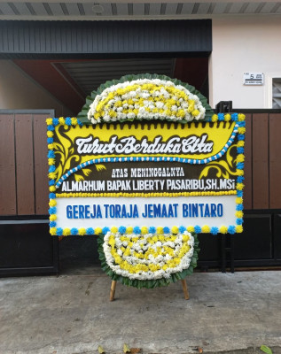 Papan Bunga Duka di Lembah Bawang
